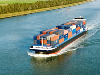 Chartering and containerlogistiek door Verbrugge Marine