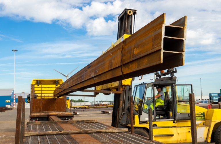 Loading steel beams on trailer at Verbrugge Terminals