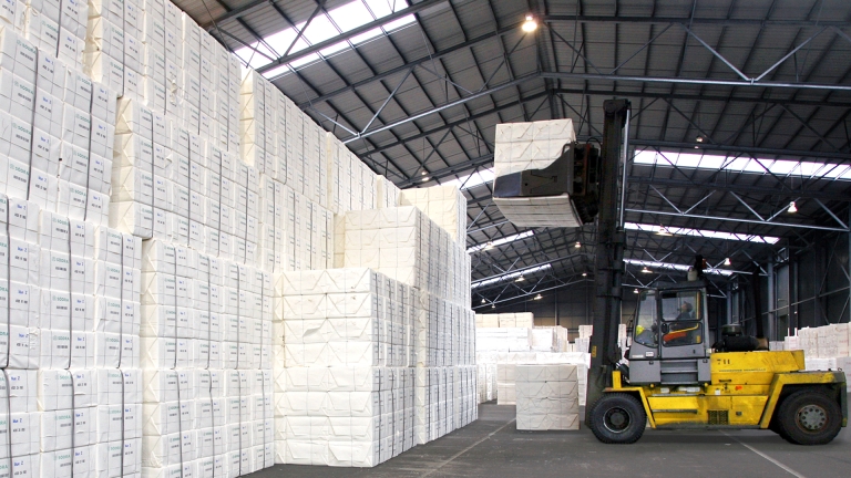 Storage of wood pulp at Verbrugge Terminals