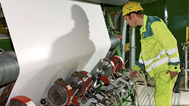 Rewinding and cutting paper reels