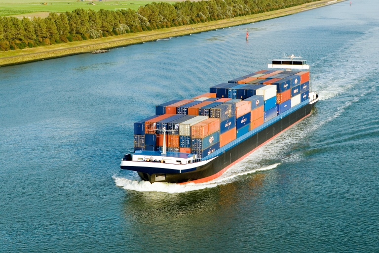 Chartering and container forwarding by Verbrugge Marine