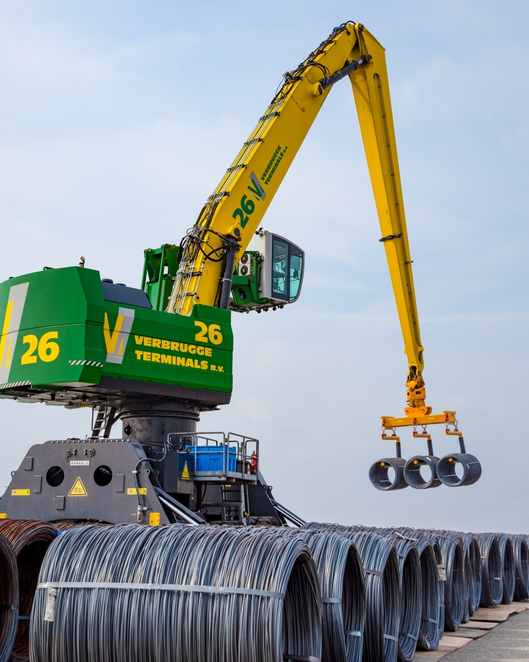 Discharging steel wirerods